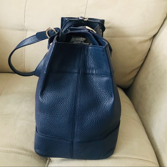 RARE! 💫Bvlgari Navy Soft Grain Leather Handbag - Picture 7 of 16